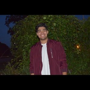 Meet your Posher, Javier